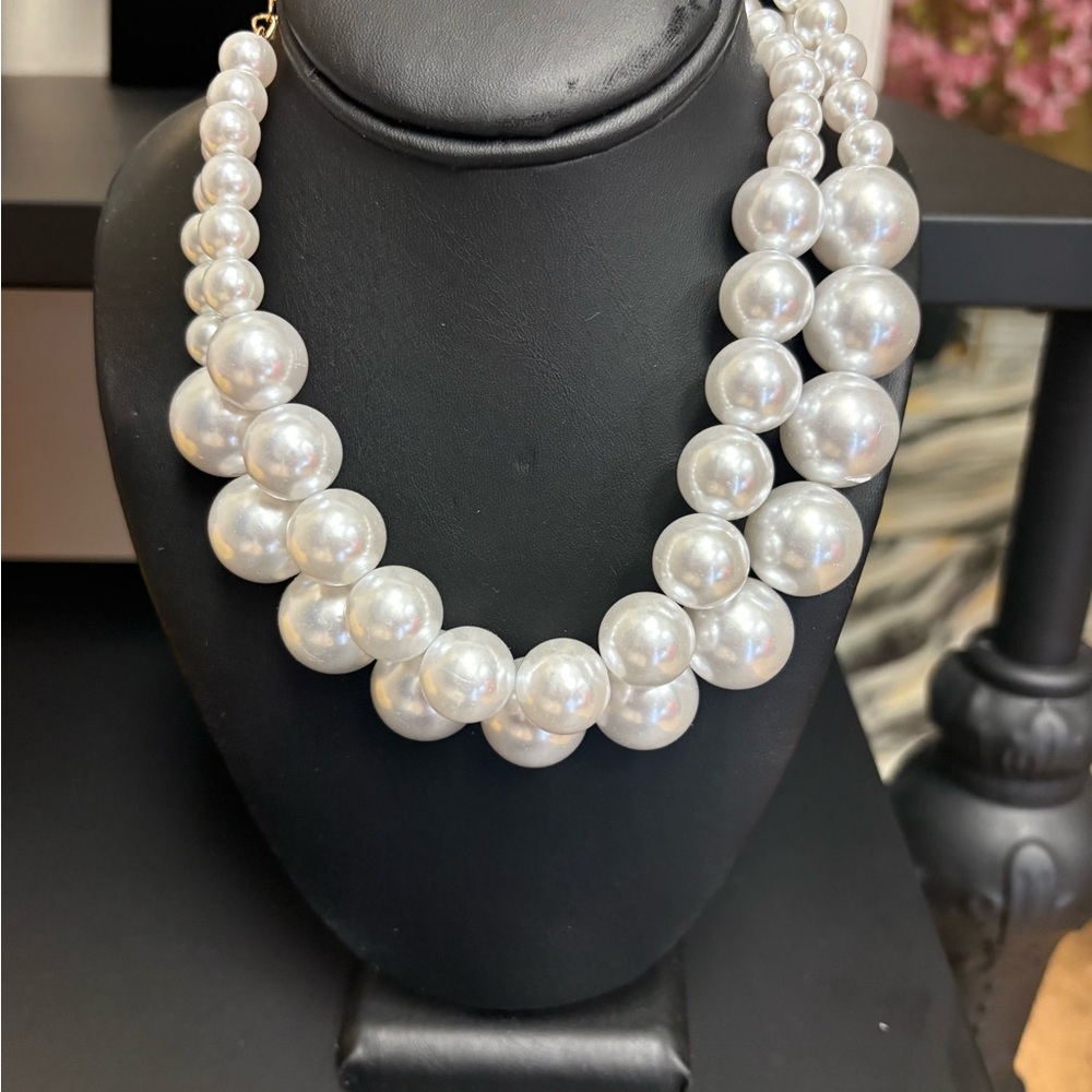 Elegant Faux White Pearl Necklace